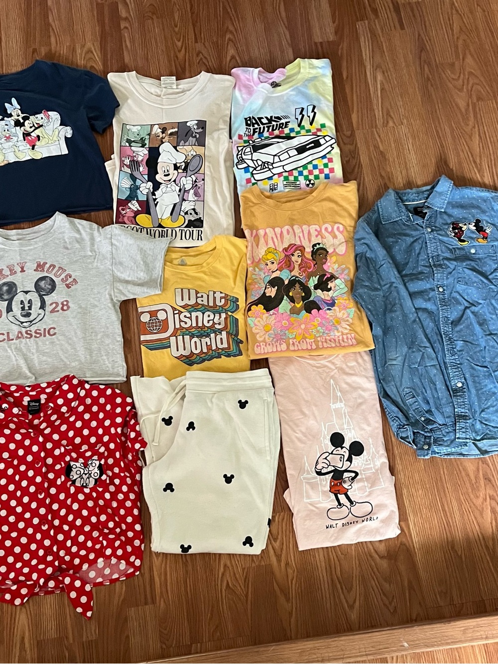 Disney apparel - Bundle of 10 items various sizes
